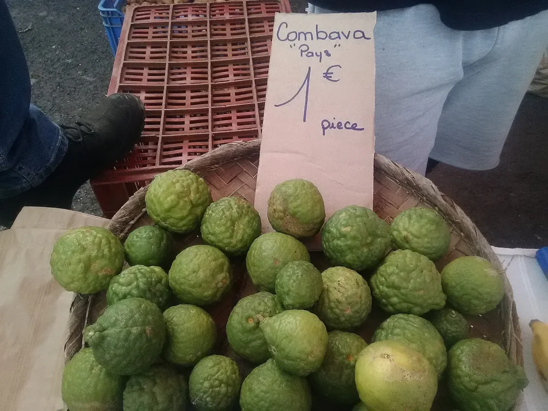 Combavas sur un marché de La Réunion.
