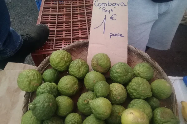 Combavas sur un marché de La Réunion.